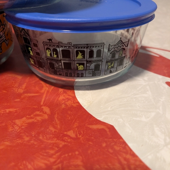 Pyrex Halloween bowls - Picture 3 of 9